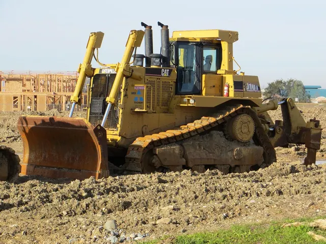 bulldozer, tractor, machinery, equipment, vehicle, excavation, construction, digging, dirt, ground, soil, loader, shovel, heavy, mover, contractor, builder, building, digger, earth. How to hire reliable staff for a fence contractor business